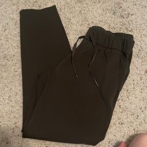 Lululemon joggers size 6
